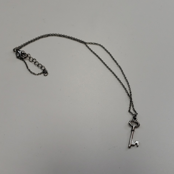 Jewelry - Key necklace
